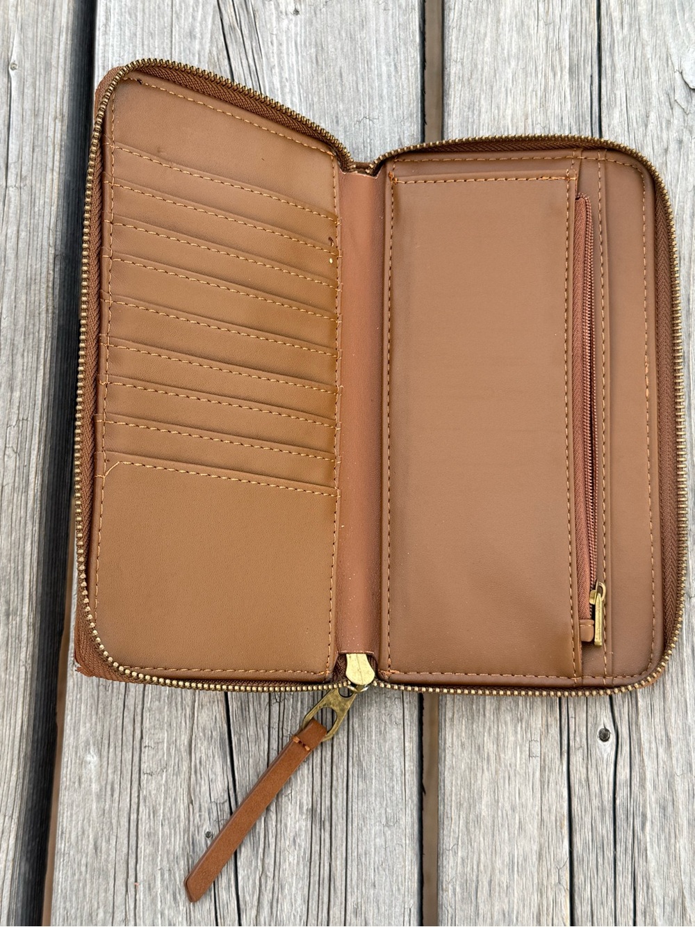 Universal Thread Wallet - Picture 3 of 4